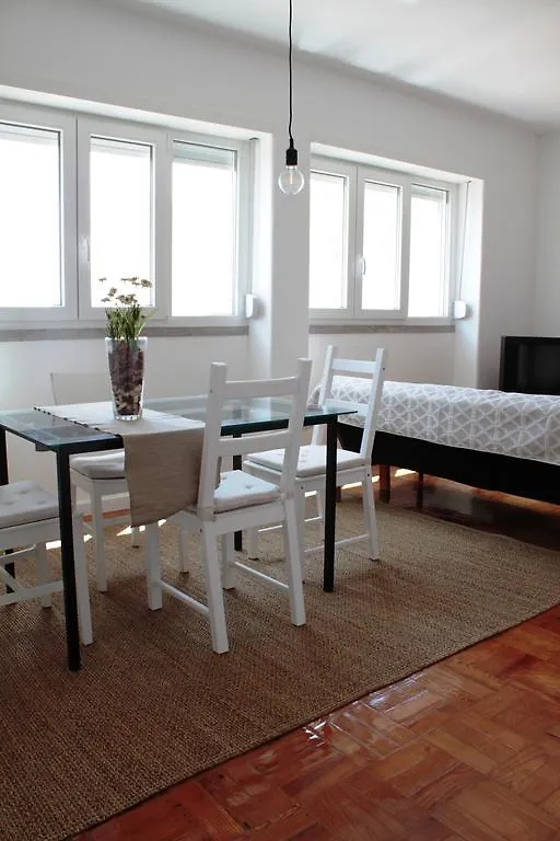New Graca Spacious Apartment Лиссабон 0*,  Португалия